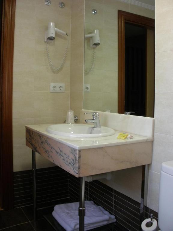 Hostal Virgen Del Villar Laguna de Duero Pokoj fotografie