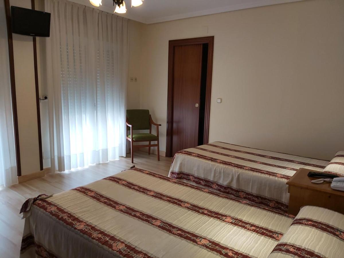 Hostal Virgen Del Villar Laguna de Duero Exteriér fotografie
